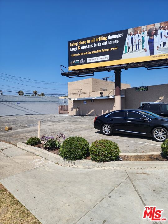 707 N La Brea Avenue Property Photo 48