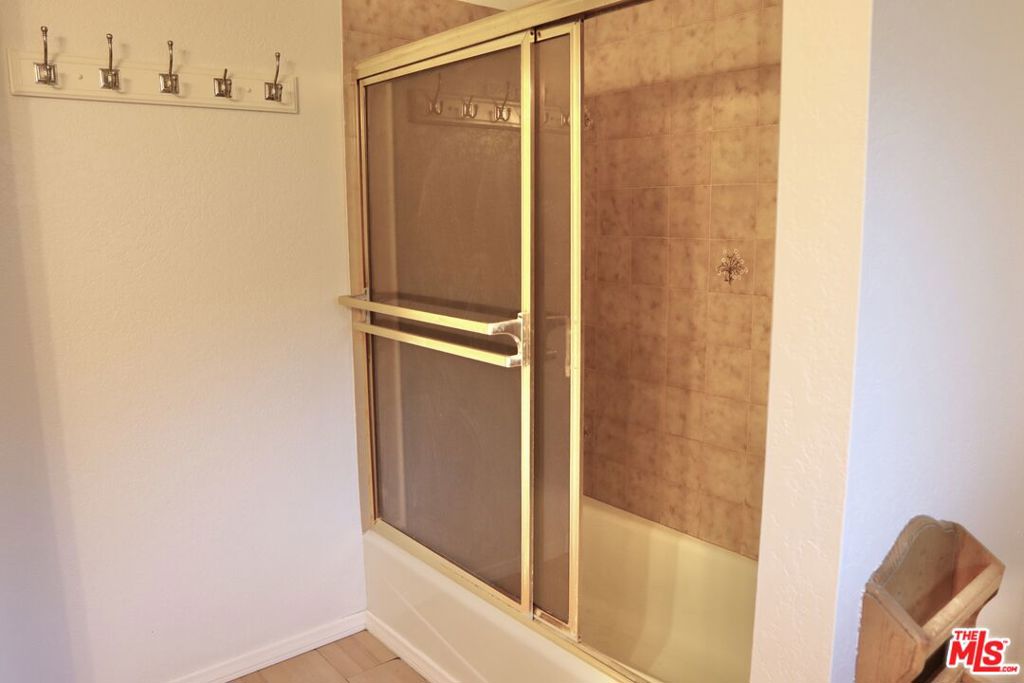 24442251 Property Photo 9