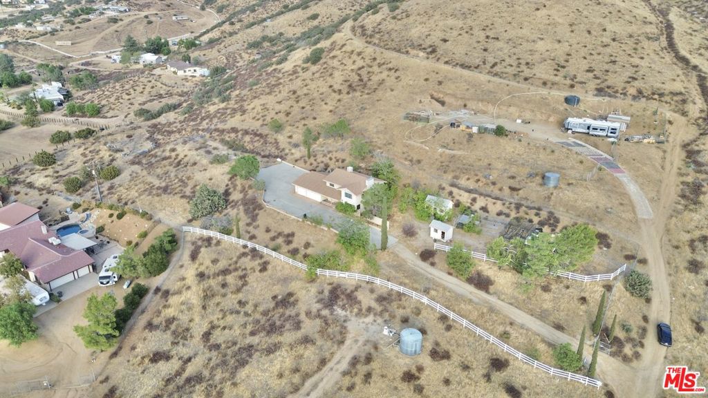 24442251 Property Photo 32