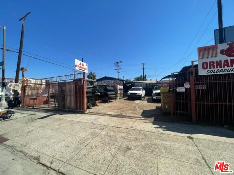 9602 S Main Street Property Photo 1