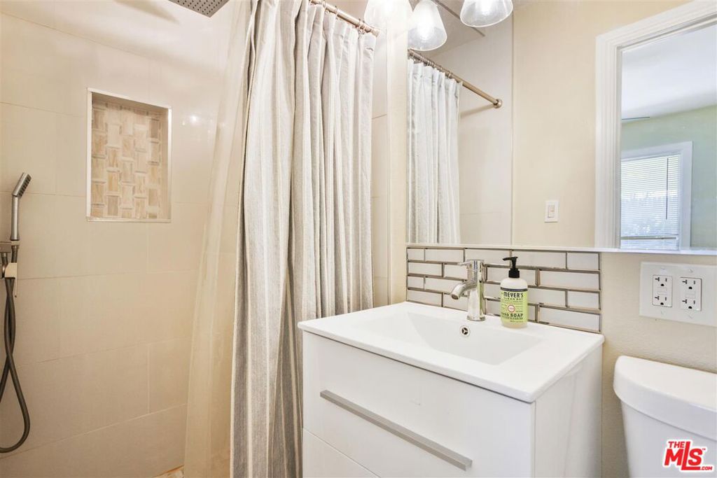 8255 Cornwall Avenue Property Photo 9