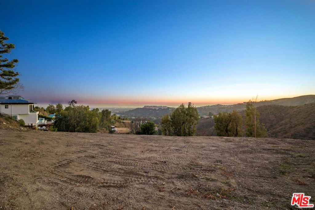 1211 Linda Flora Drive Property Photo 4