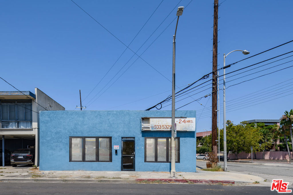 1641 S Longwood Avenue Property Photo 1