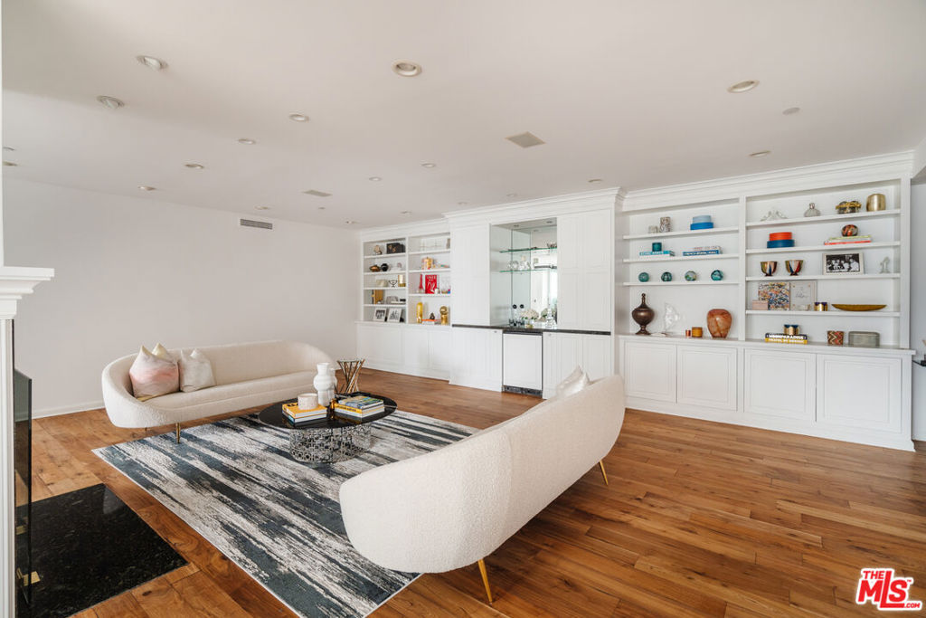 10375 Wilshire Boulevard 11h Property Photo 1