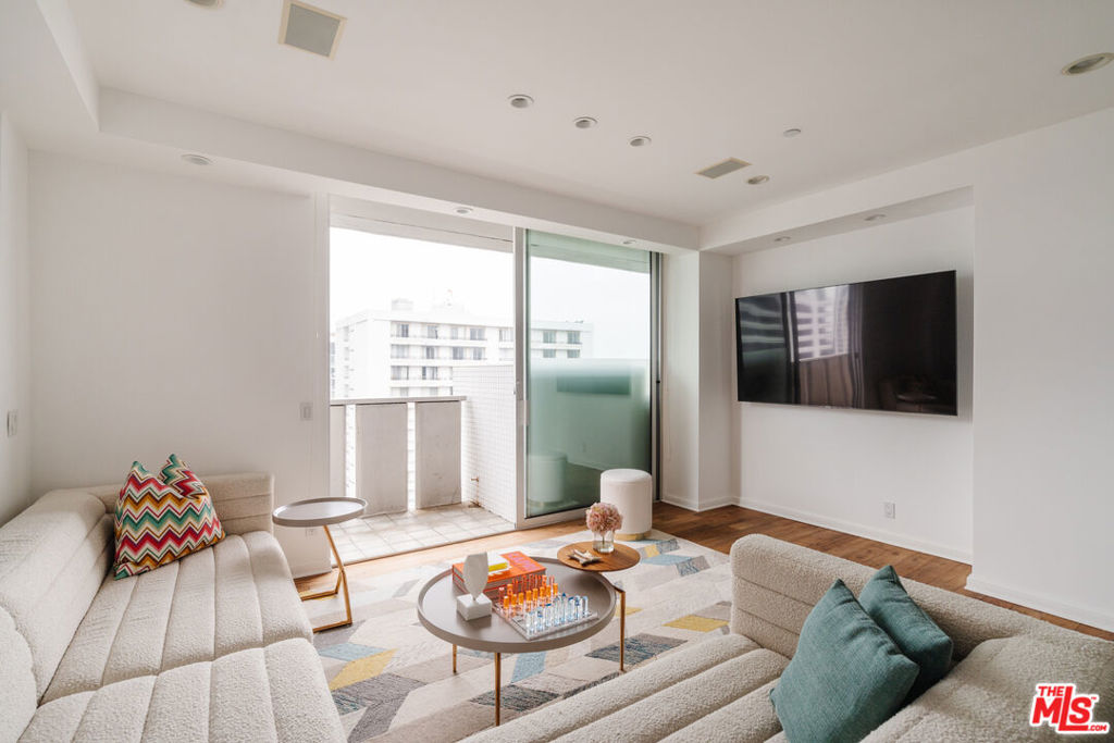 10375 Wilshire Boulevard 11h Property Photo 5