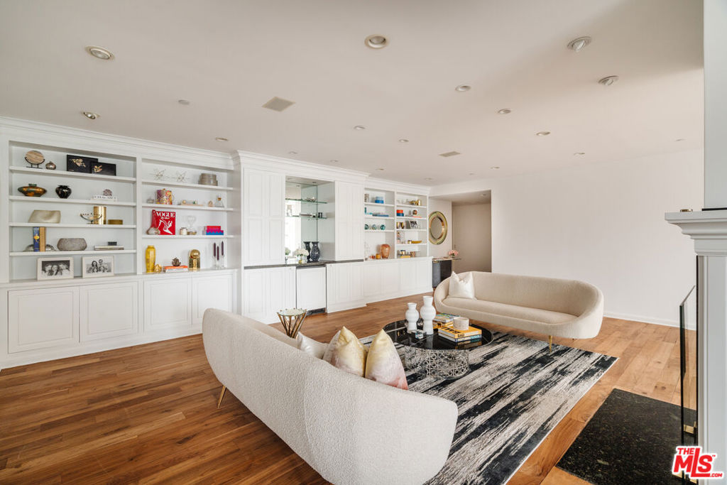 10375 Wilshire Boulevard 11h Property Photo 6
