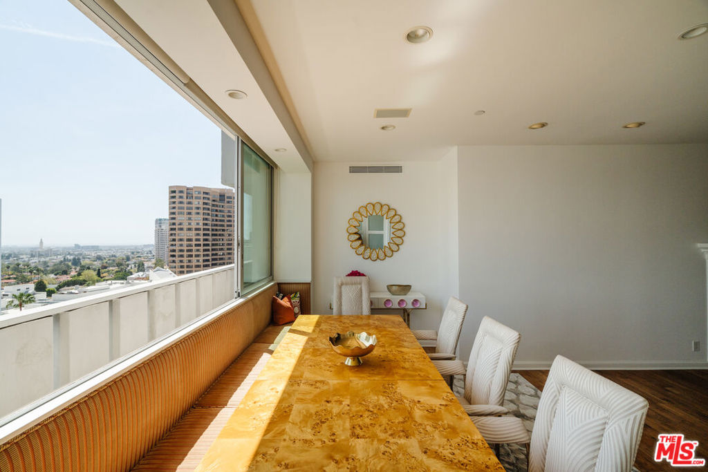 10375 Wilshire Boulevard 11h Property Photo 11