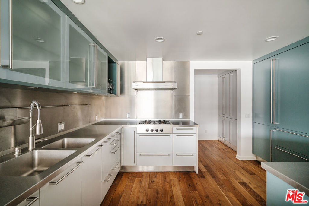 10375 Wilshire Boulevard 11h Property Photo 15