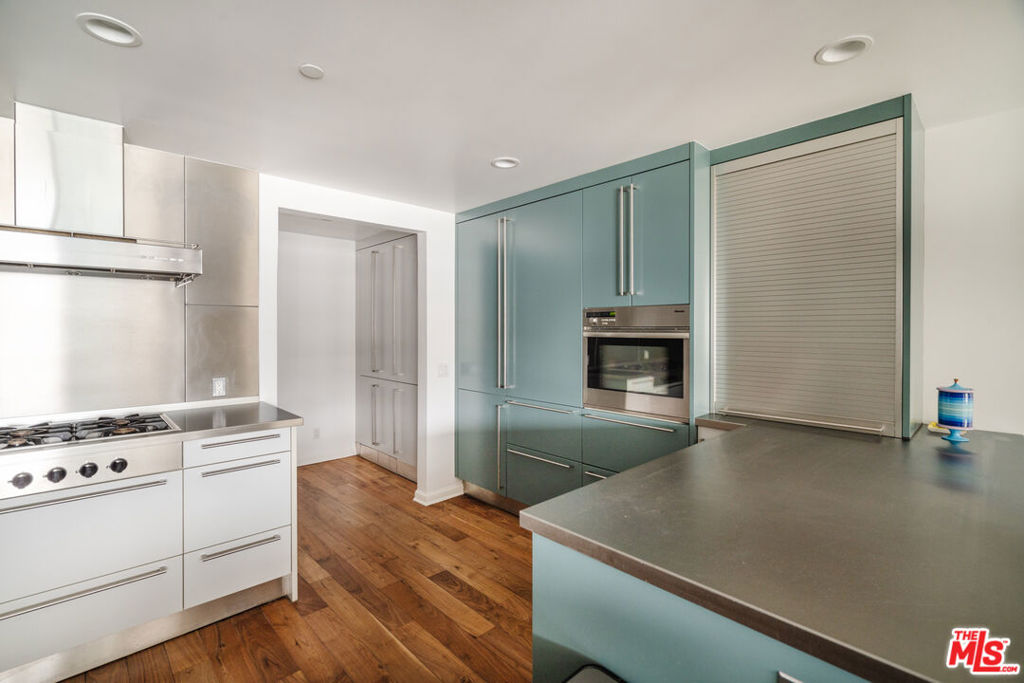10375 Wilshire Boulevard 11h Property Photo 16