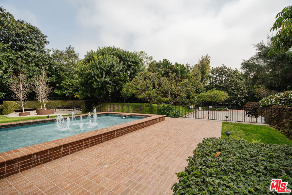 10375 Wilshire Boulevard 11h Property Photo 27