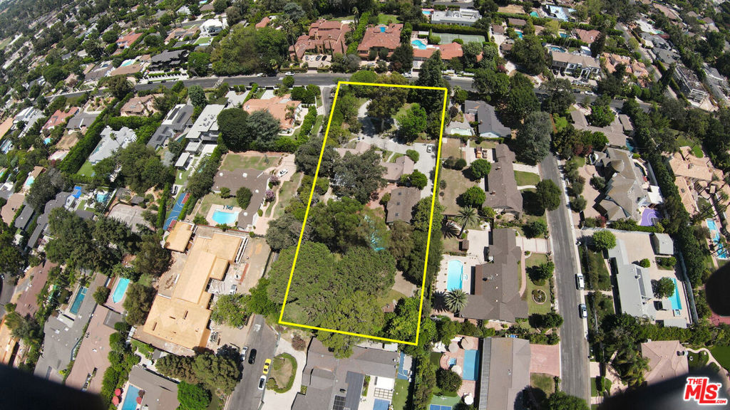 5255 Amestoy Avenue Property Photo 1