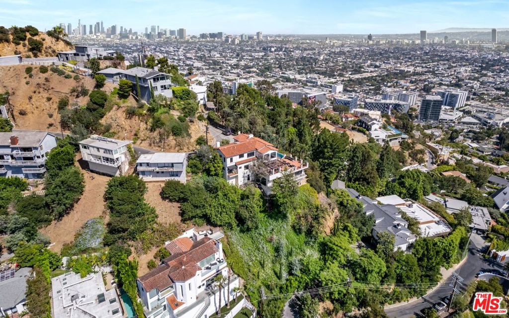8714 Hollywood Boulevard Property Photo 1