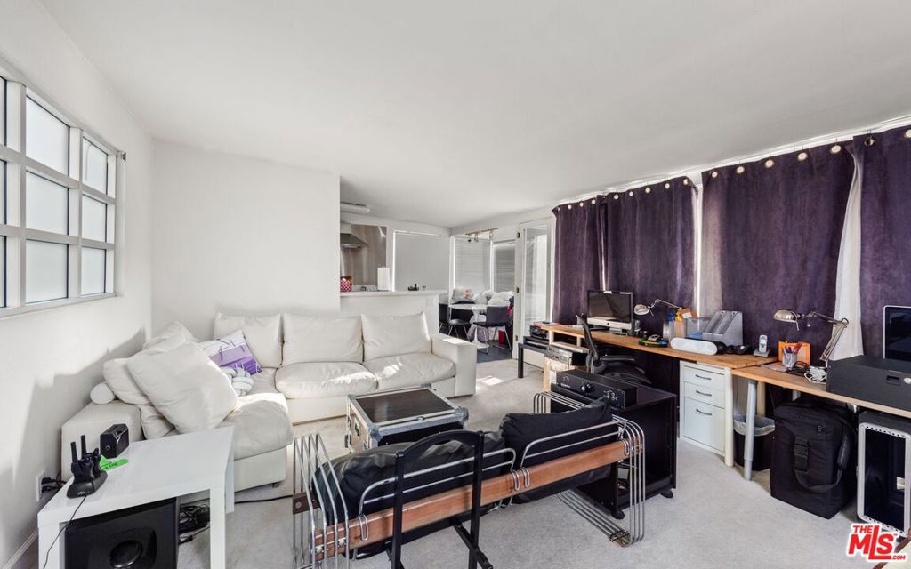 8714 Hollywood Boulevard Property Photo 4