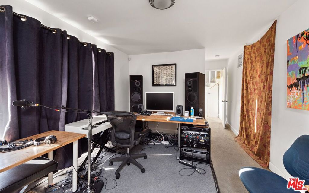 8714 Hollywood Boulevard Property Photo 5