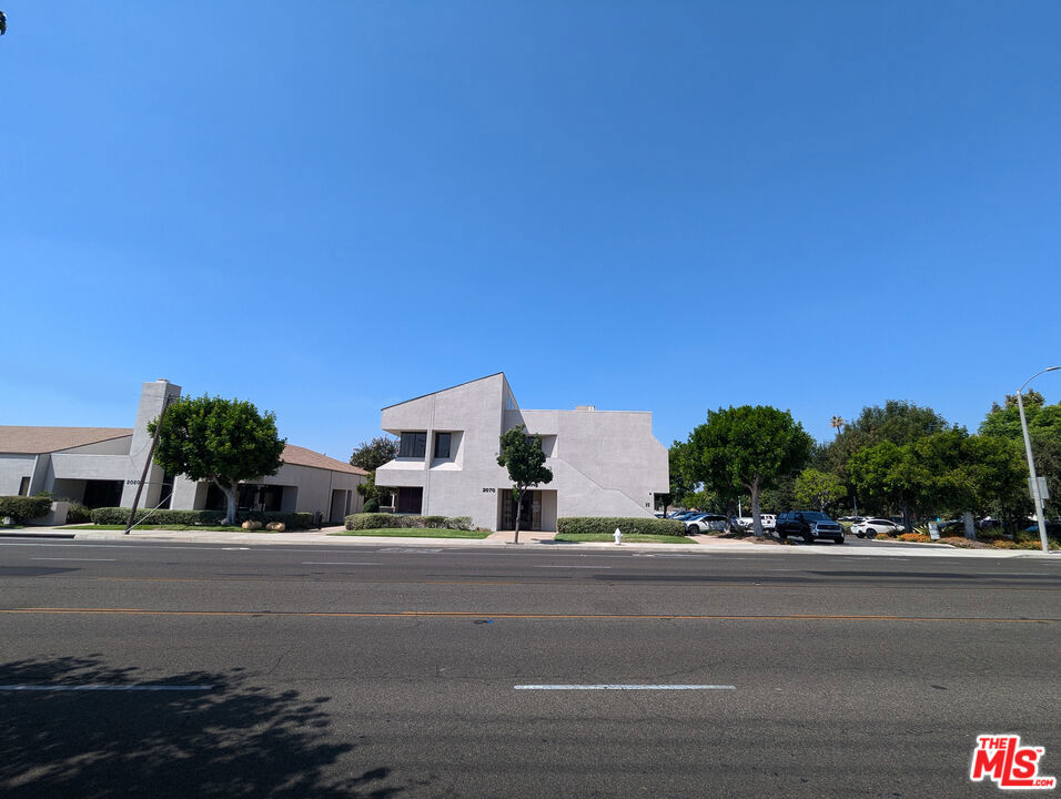 2070 N Tustin Avenue Property Photo 2