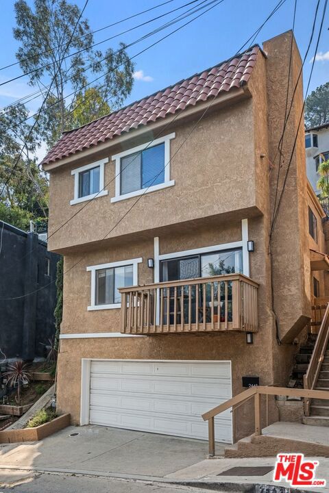 2445 Lake View Avenue Property Photo 2