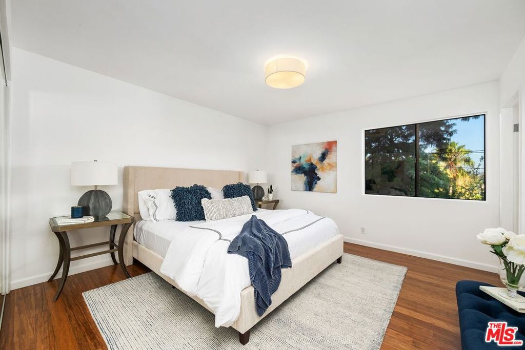 2445 Lake View Avenue Property Photo 8