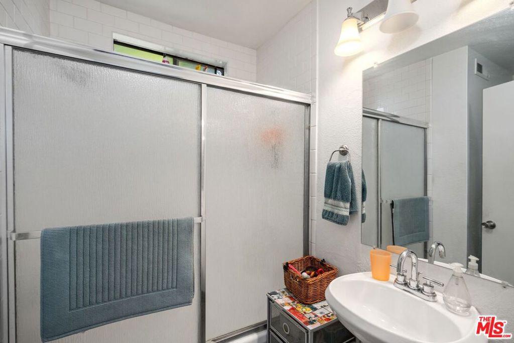 2445 Lake View Avenue Property Photo 20