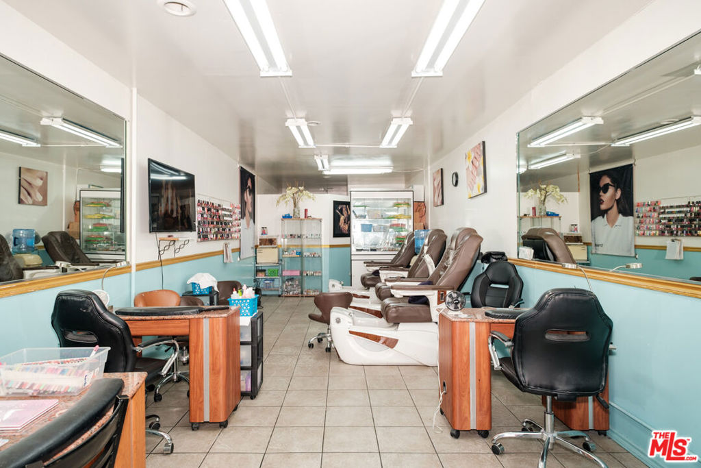 6326 Hollywood Boulevard Property Photo 4