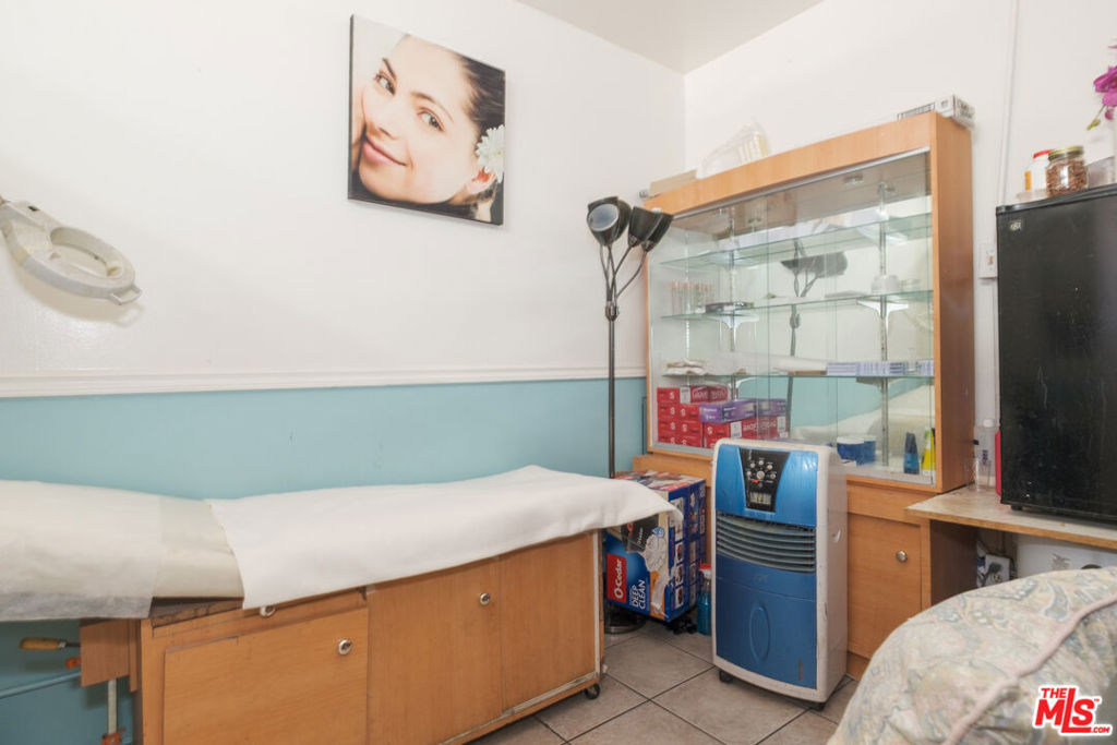 6326 Hollywood Boulevard Property Photo 5