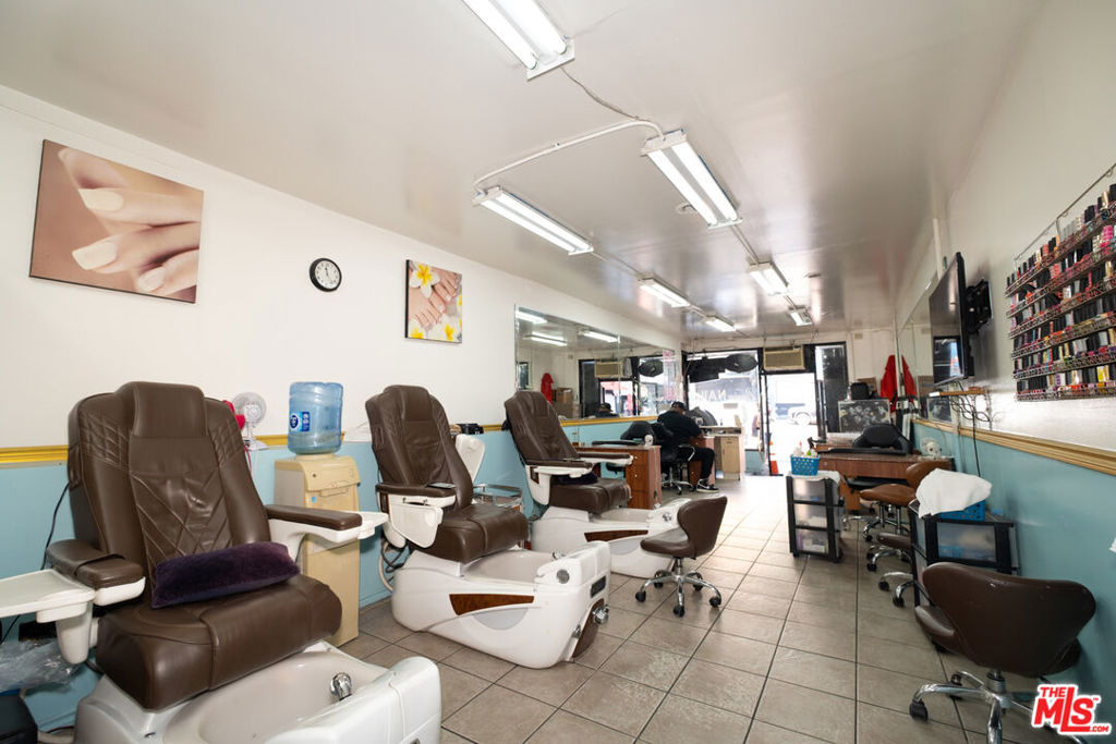 6326 Hollywood Boulevard Property Photo 8