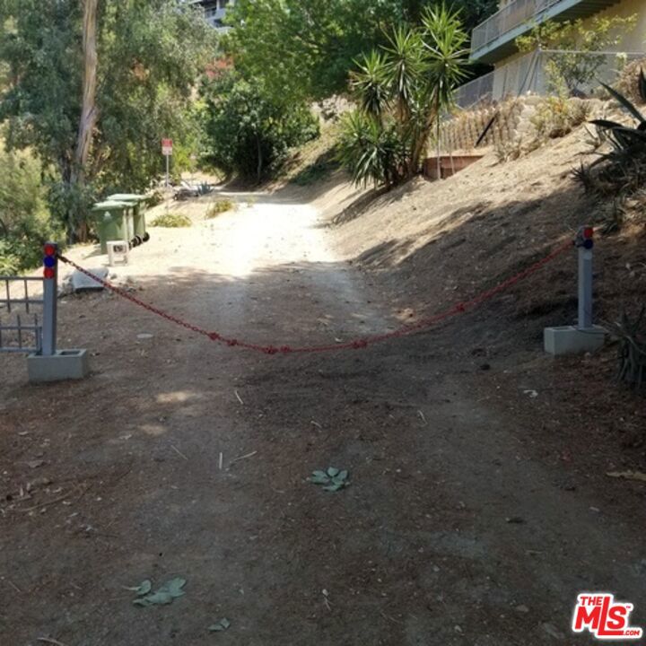 2500 Yorkshire Drive Property Photo 2