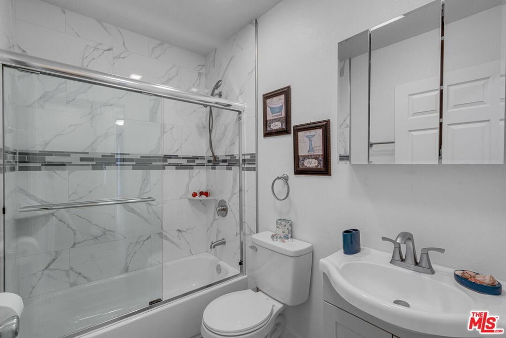 817 W 101st Street Property Photo 19