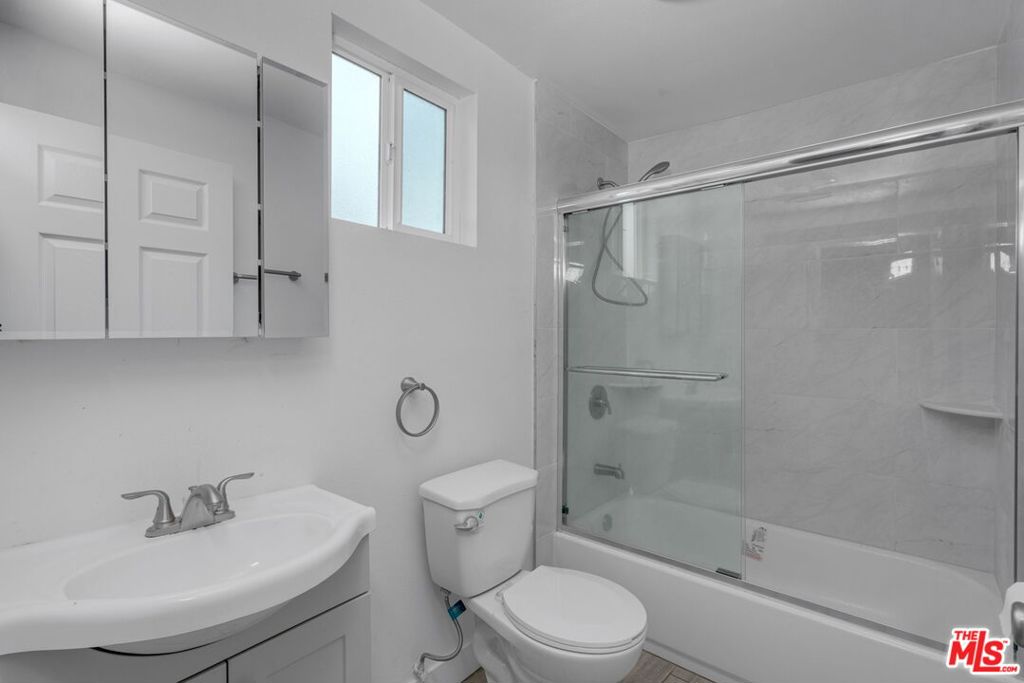 817 W 101st Street Property Photo 30