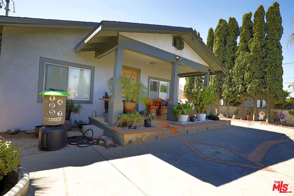 11146 Burton Street Property Photo 6