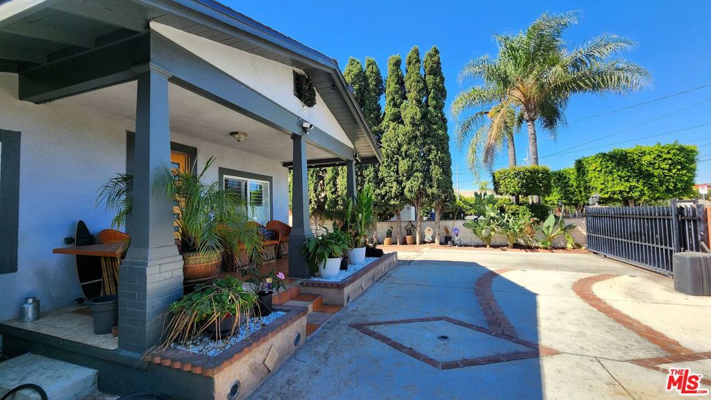 11146 Burton Street Property Photo 10
