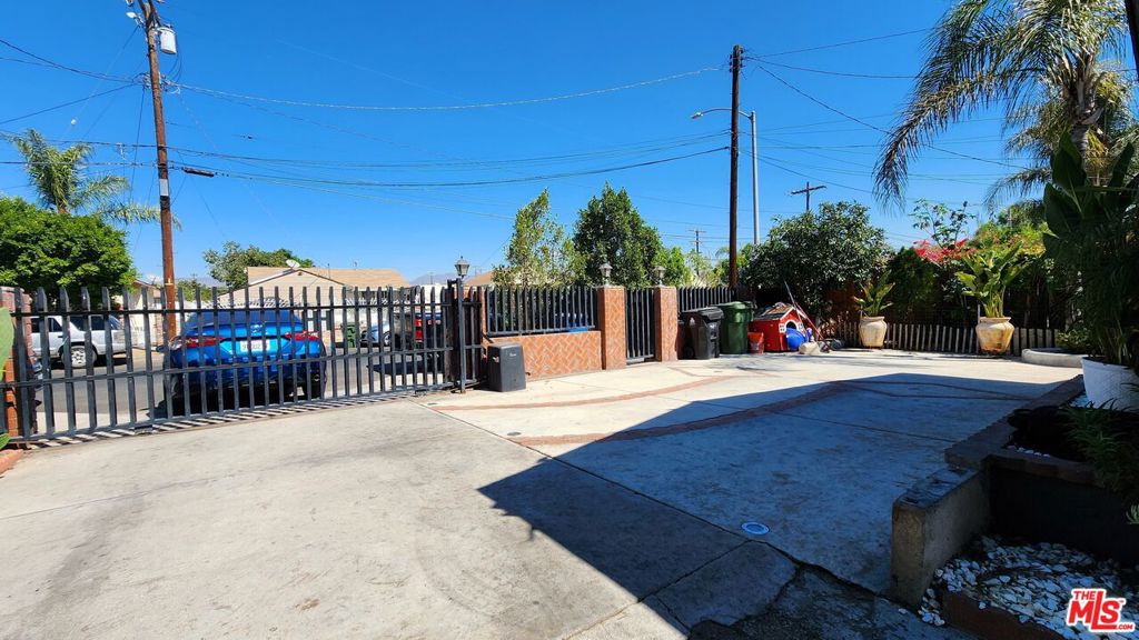 11146 Burton Street Property Photo 22