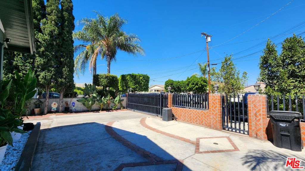 11146 Burton Street Property Photo 23