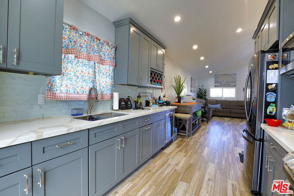 11146 Burton Street Property Photo 24