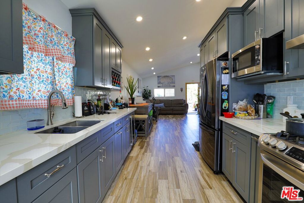 11146 Burton Street Property Photo 25