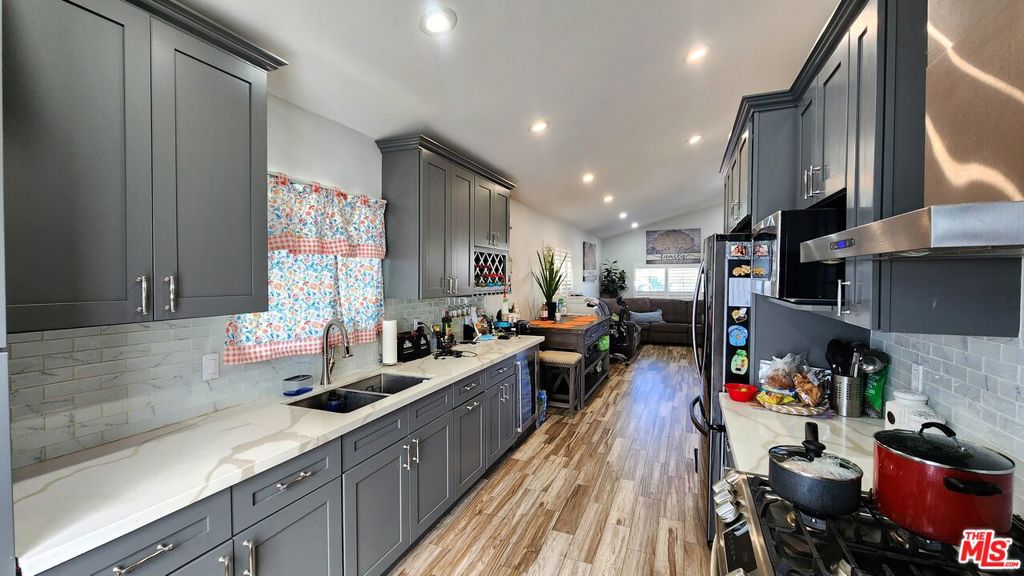 11146 Burton Street Property Photo 29