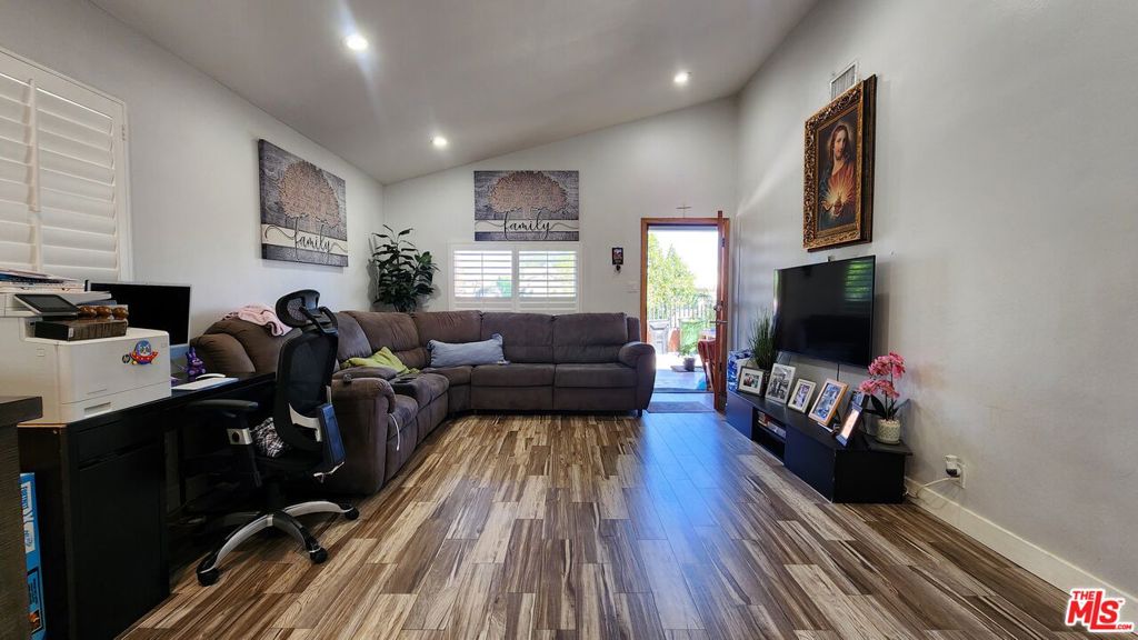 11146 Burton Street Property Photo 30