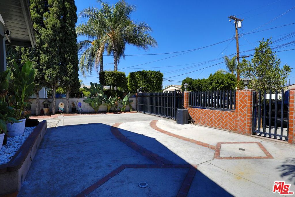 11146 Burton Street Property Photo 42
