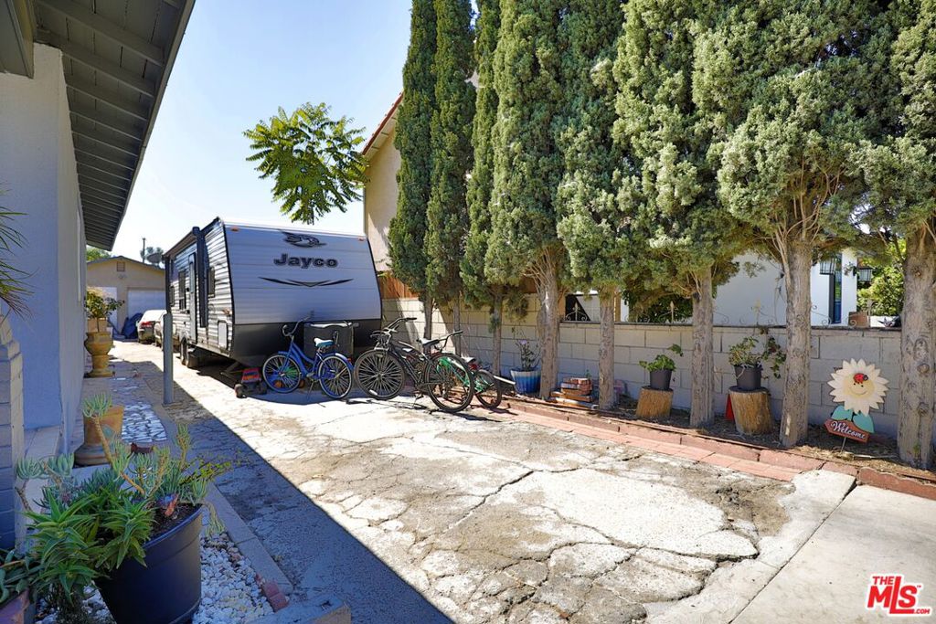 11146 Burton Street Property Photo 45