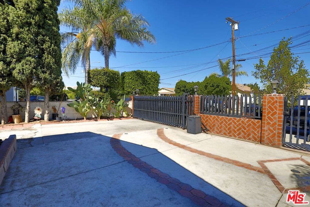 11146 Burton Street Property Photo 54
