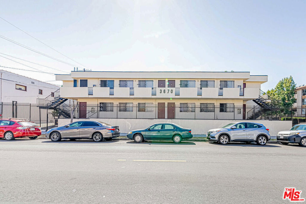 940 S Gramercy Place Property Photo 1
