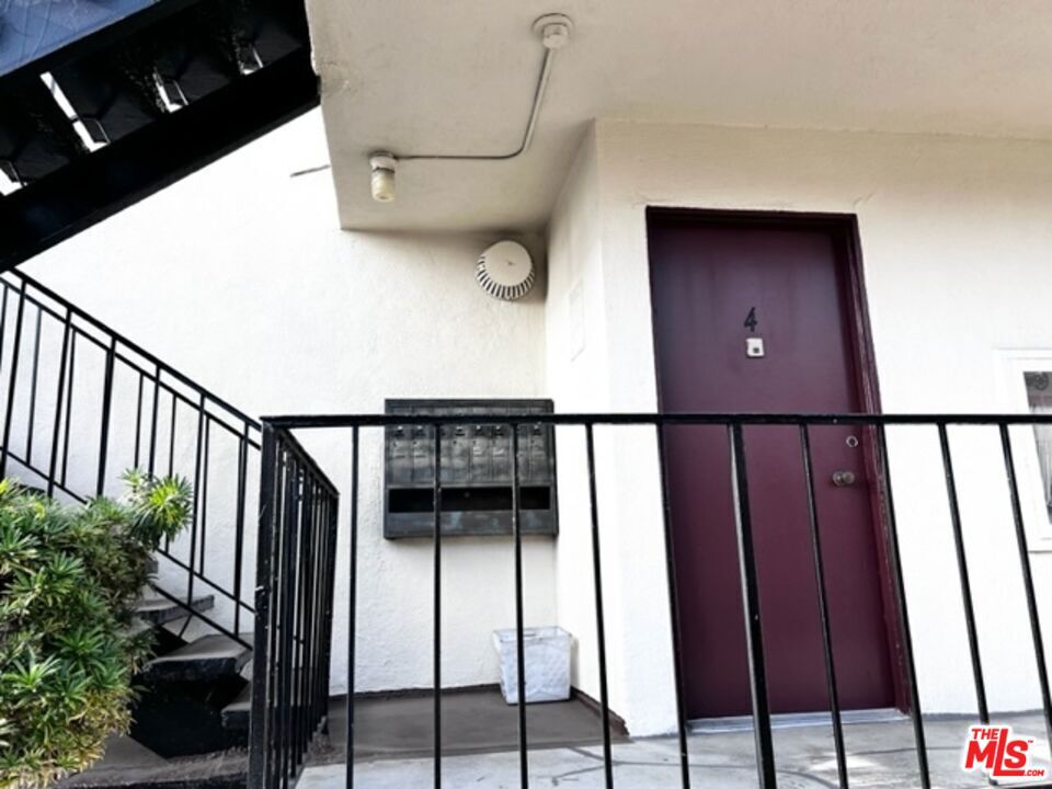 940 S Gramercy Place Property Photo 5