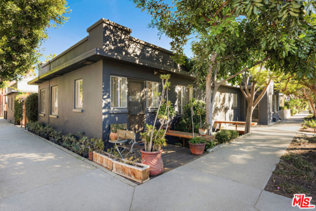 1520 Andalusia Avenue Property Photo 3