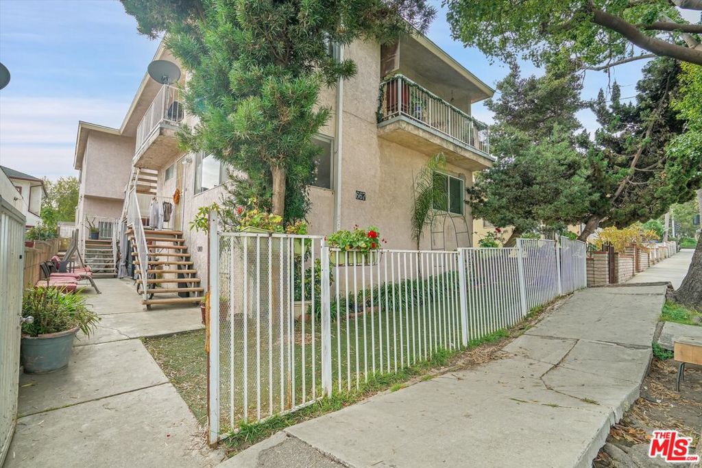 667 W 22nd Street Property Photo 1