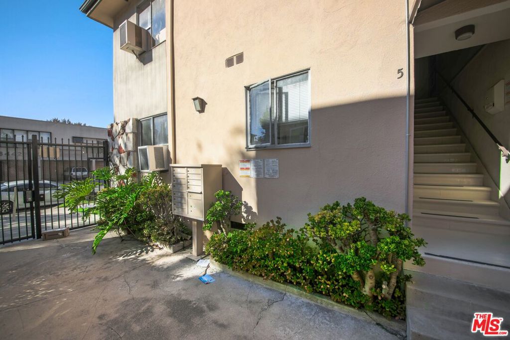 8443 Blackburn Avenue Property Photo 24