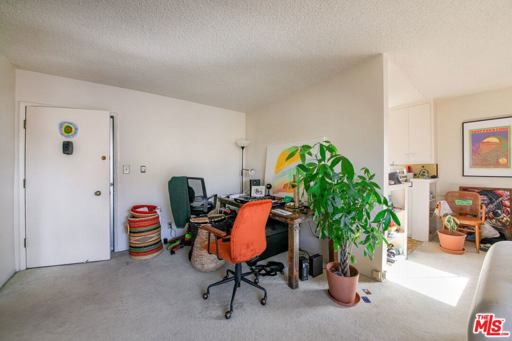 8443 Blackburn Avenue Property Photo 34