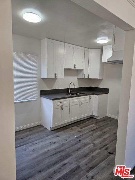 914 S Gramercy Drive Property Photo 2