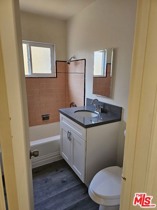 914 S Gramercy Drive Property Photo 4