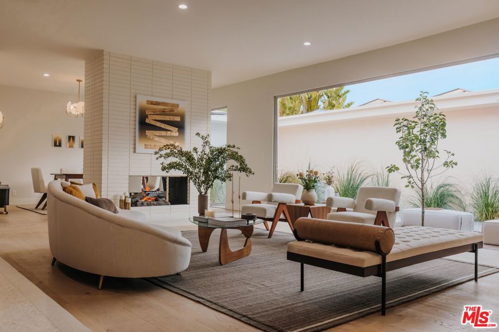 6412 S Holt Avenue Property Photo 5