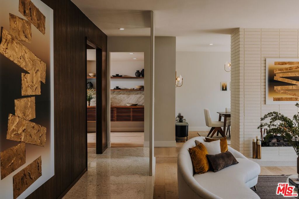 6412 S Holt Avenue Property Photo 6