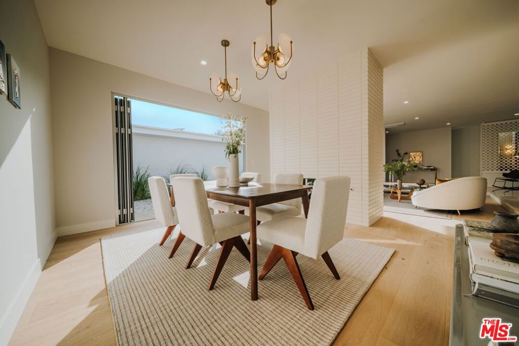 6412 S Holt Avenue Property Photo 8